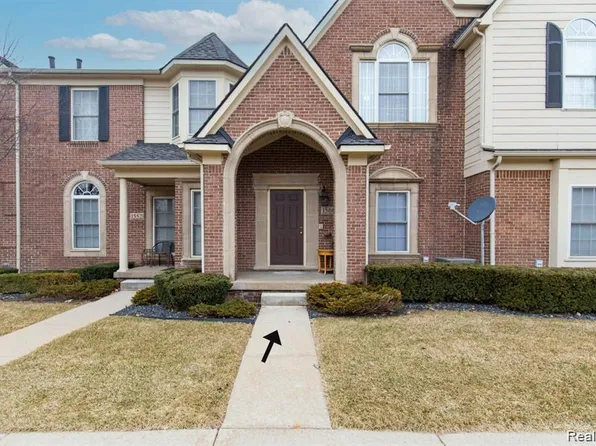 1560 W Lakeview Ln, Canton, MI 48187