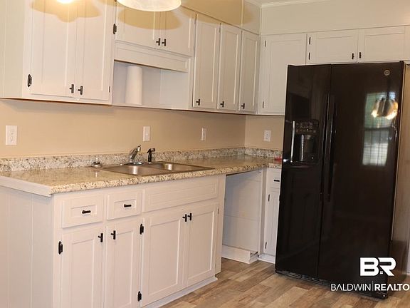 3rd image of 31 Hollyhock Rd