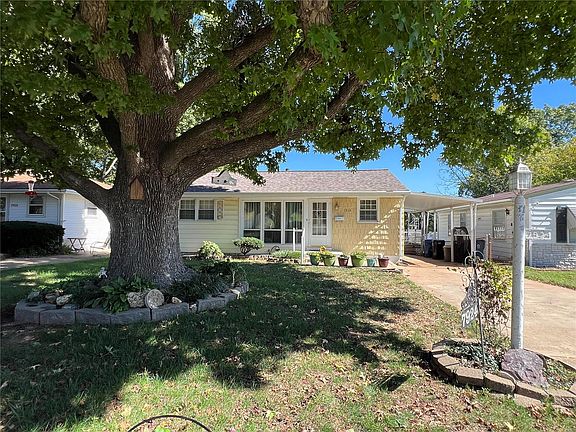 3rd image of 7924 Oakdale St