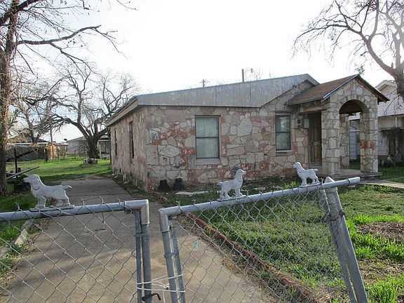 3rd image of 415 W Avenue M
