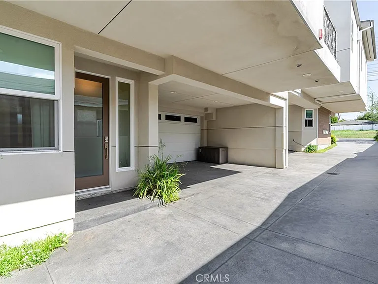 2707 Rockefeller Ln #B — Photo 32