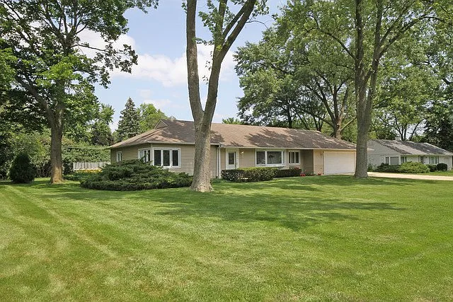 1002 Lincoln Ln photo 1