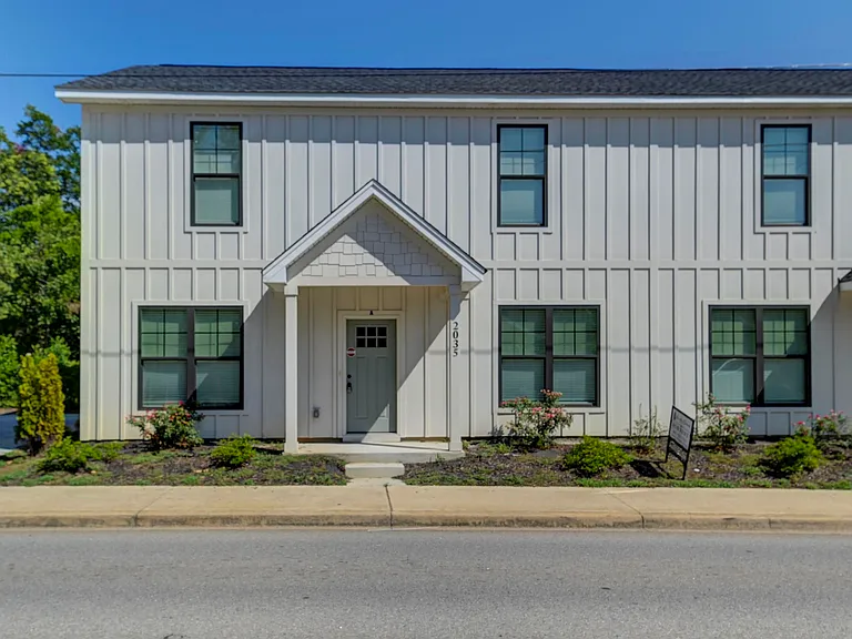 2035 Rosewood Dr #A — Photo 1