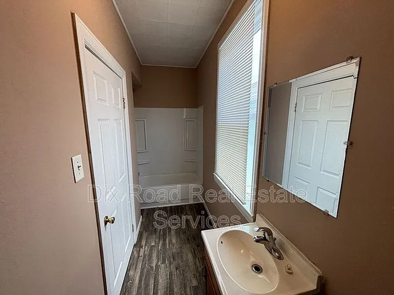 332 Hudson Ave — Photo 24