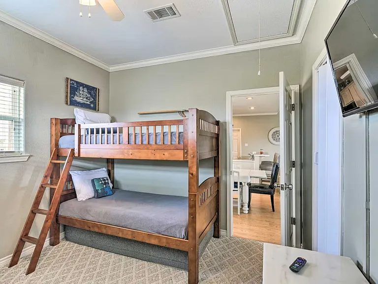 Castle Dr — Photo 14