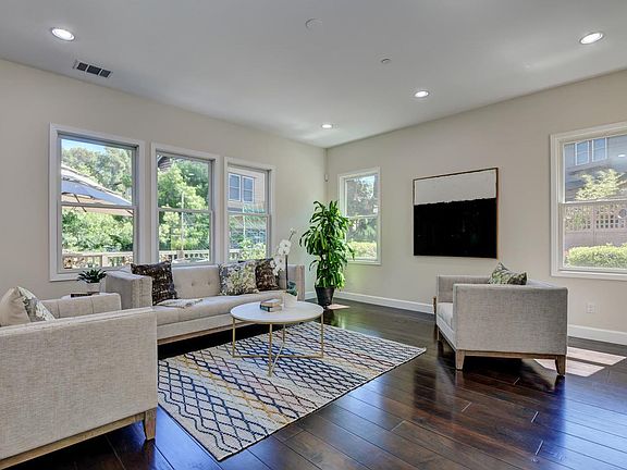 3rd image of 18935 Brookside Cir
