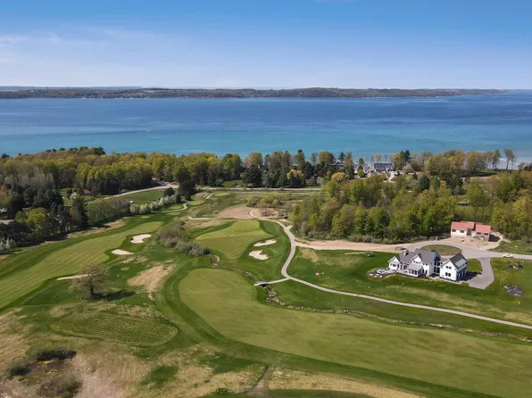 7765 Turnberry Cir, Williamsburg, MI 49690