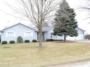 1444 Holiday Dr, Sandwich, IL 60548