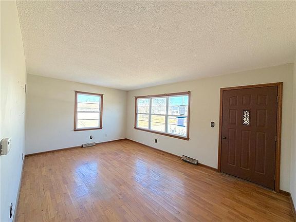 3rd image of 1412 Ridgeway Dr