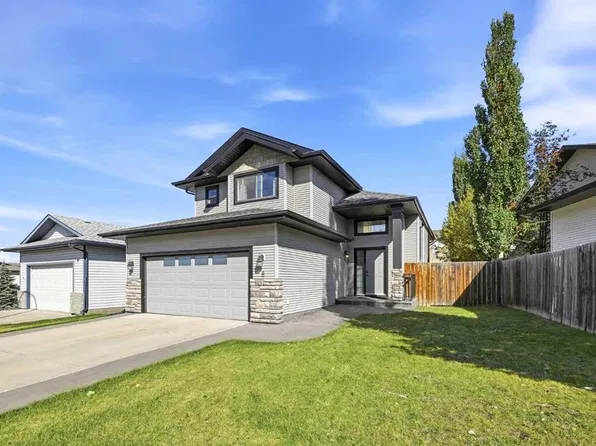 8 S Irving Cres, Red Deer, AB T4R 3R9