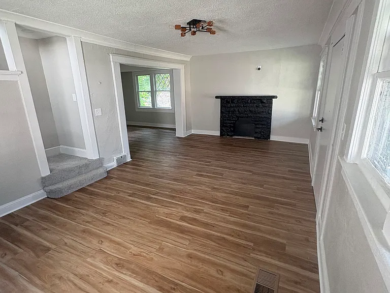 6814 Bellefontaine Ave — Photo 2