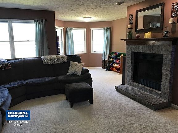 2nd image of 2502 Tulip Ln #2502