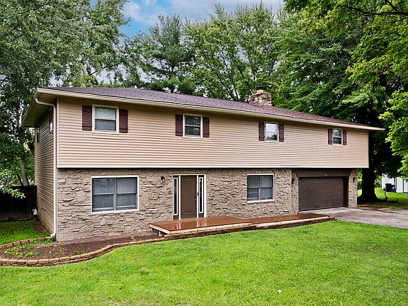 3rd image of 1111 Charles Ct