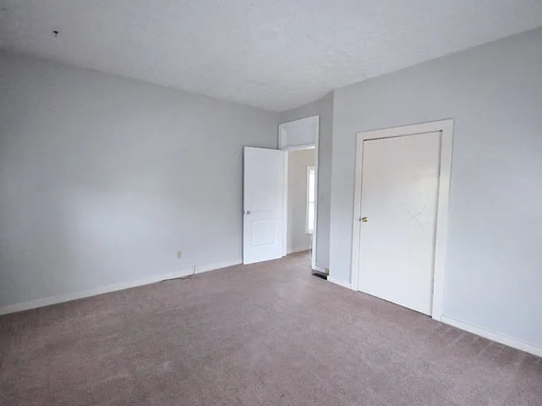 1518 Worthington St #A — Photo 8