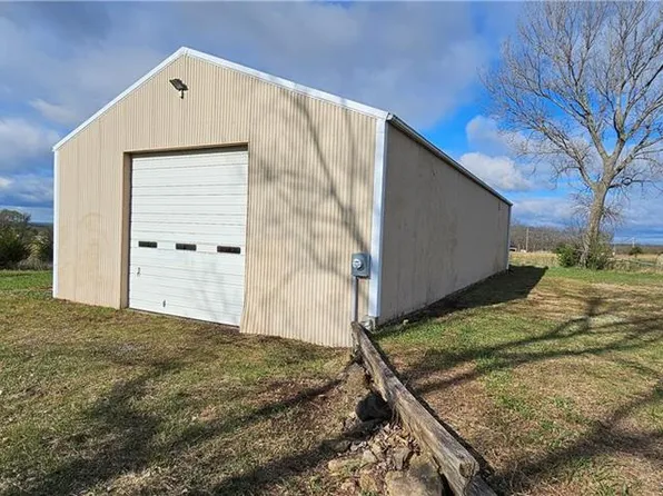 29311 W 231st St, Spring Hill, KS 66083