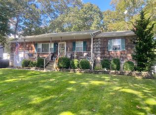 11 Carlile Rd, Center Moriches, NY 11934