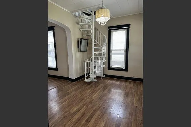 212 W Washington St — Photo 24