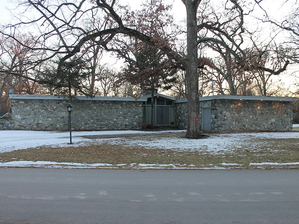1st image of 26 Oaklane Dr