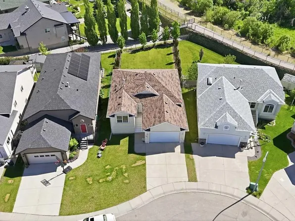 408 SW Lineham Acres Bay NW, High River, AB T1V 1T3