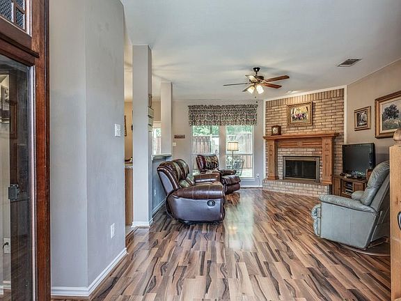 2nd image of 606 Grassy Glen Dr