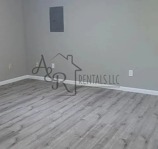 521 E 22nd St — Photo 5