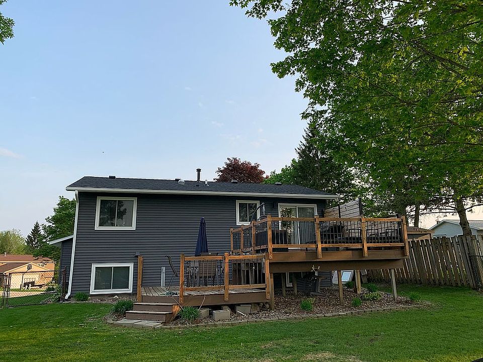 2nd image of 813 39th St SW