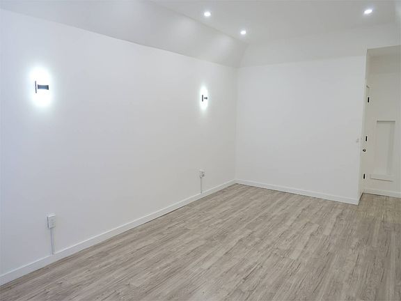 3rd image of 11627 168th St