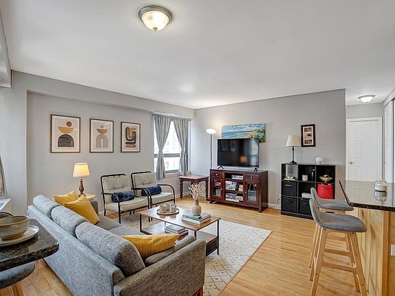4th image of 135 Montgomery St #8E3
