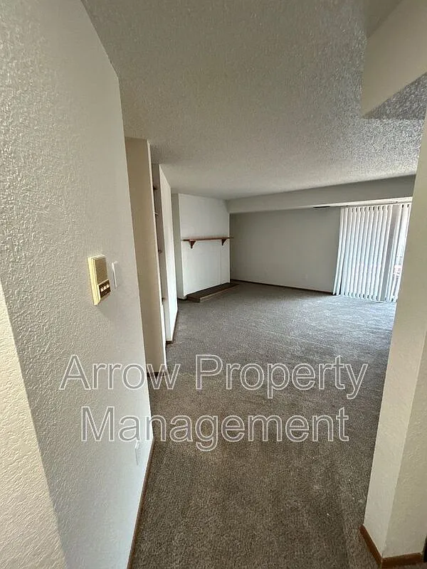 Building Photo - 205 E Arbor Ave #305G