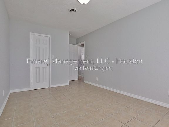 2nd image of 310 Yaupon St APT 206