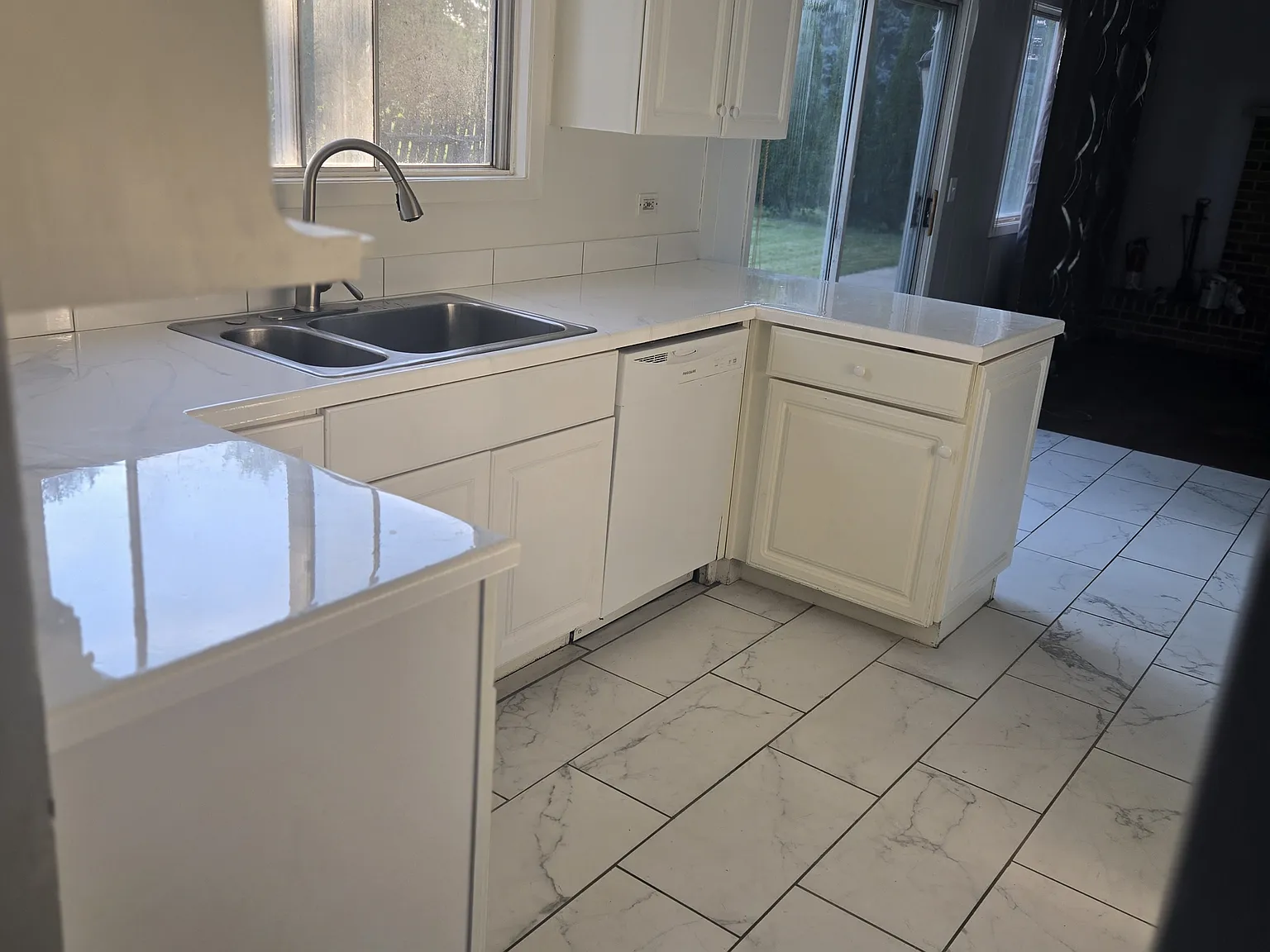 4 bed, 2.5 bath, 1930 sqft, $3,250 — Photo 3