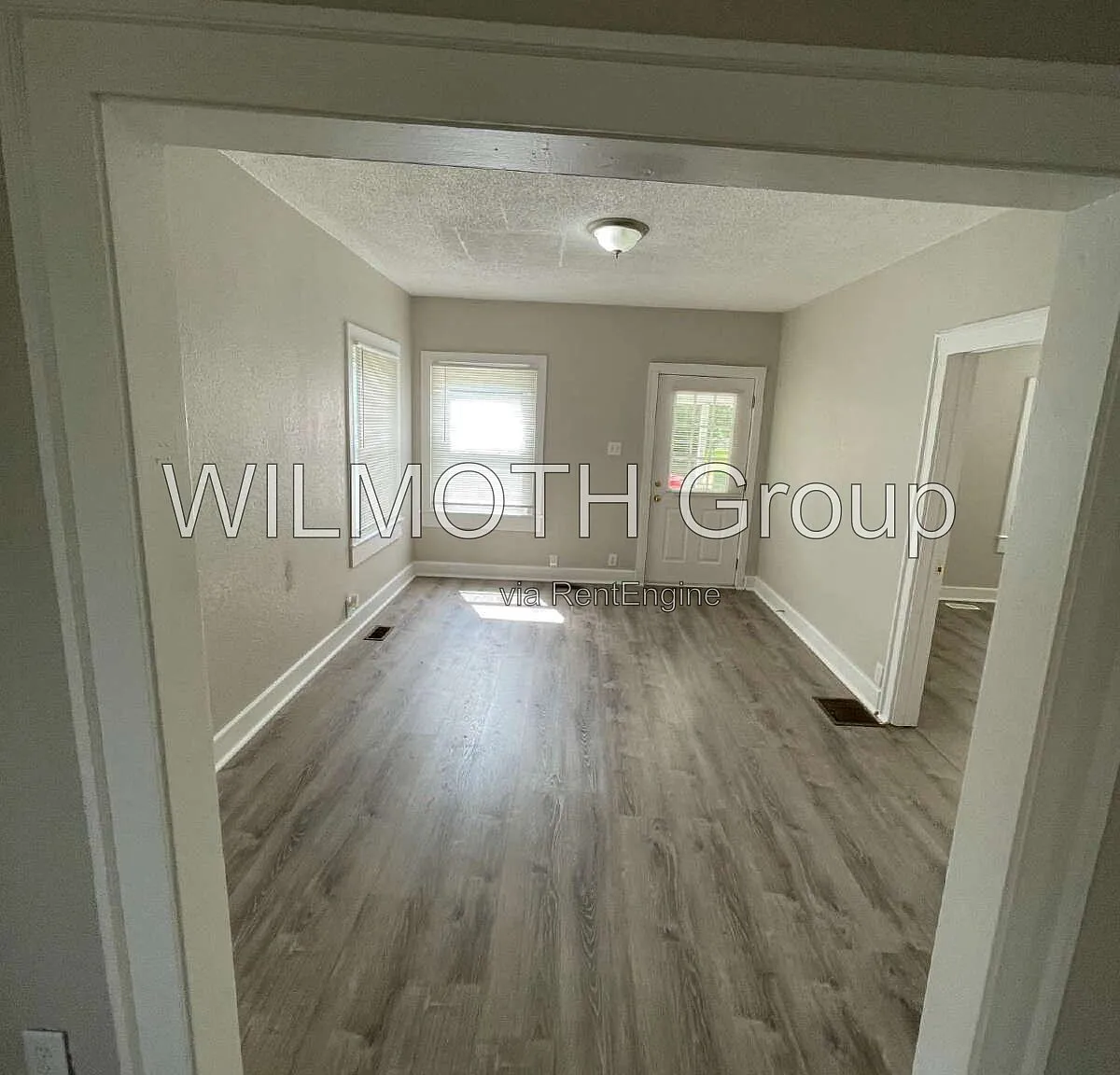 3 bed, 1.0 bath, 1008 sqft, $1,095 — Photo 3