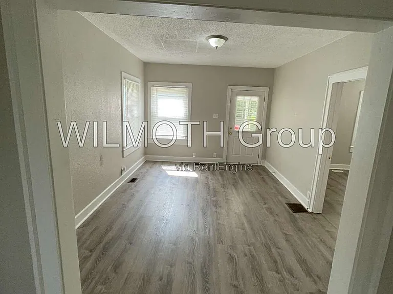 2733 N Lasalle St — Photo 3