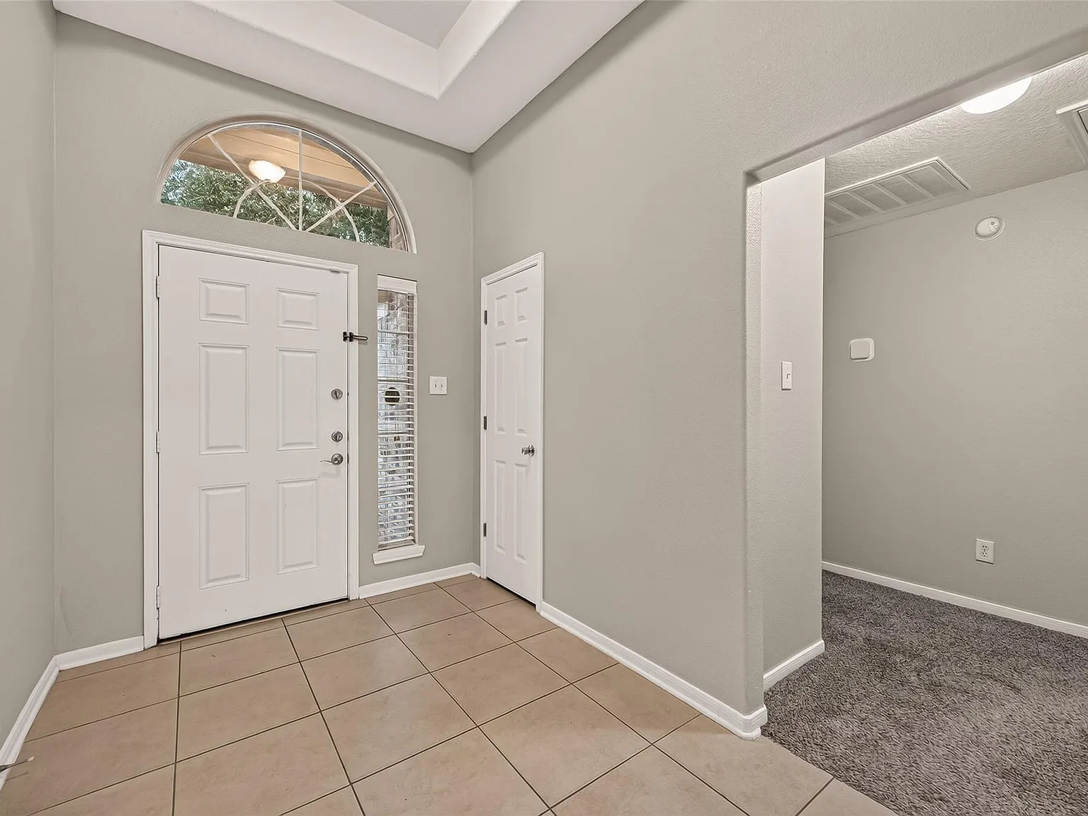 4 bed, 2.0 bath, 2364 sqft, $2,200 — Photo 3
