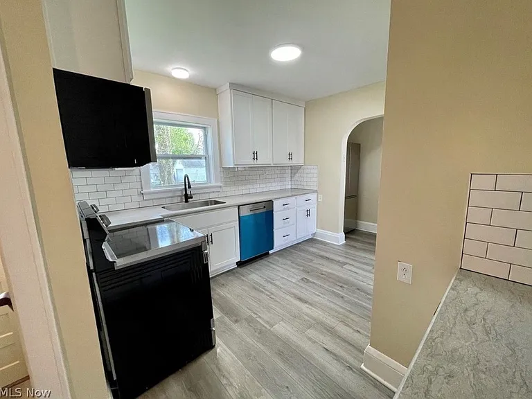 844 Cordova Ave — Photo 18