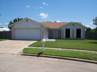 101 Trail Ride Rd, Angleton, TX 77515
