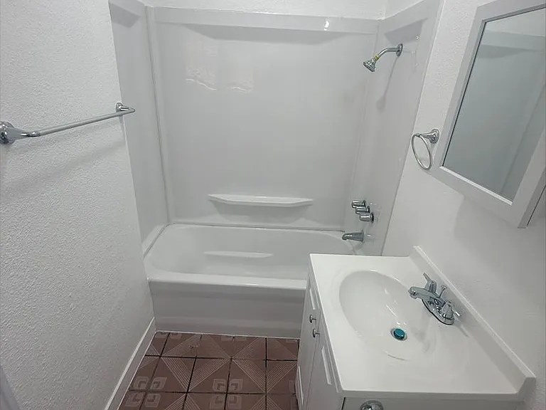 1210 Hoffman Ave — Photo 11