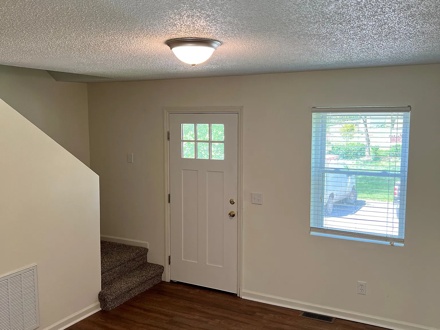 2 bed, 1.5 bath, $1,145 — Photo 2