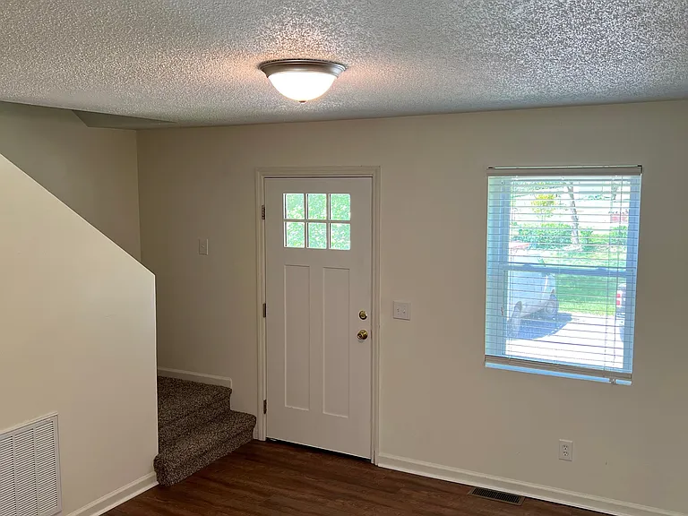 199 Rockingham Rd #8 — Photo 2