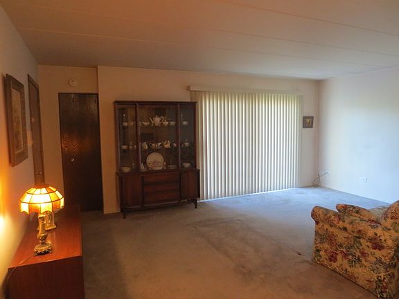 5th image of 7029 167th St APT 3S