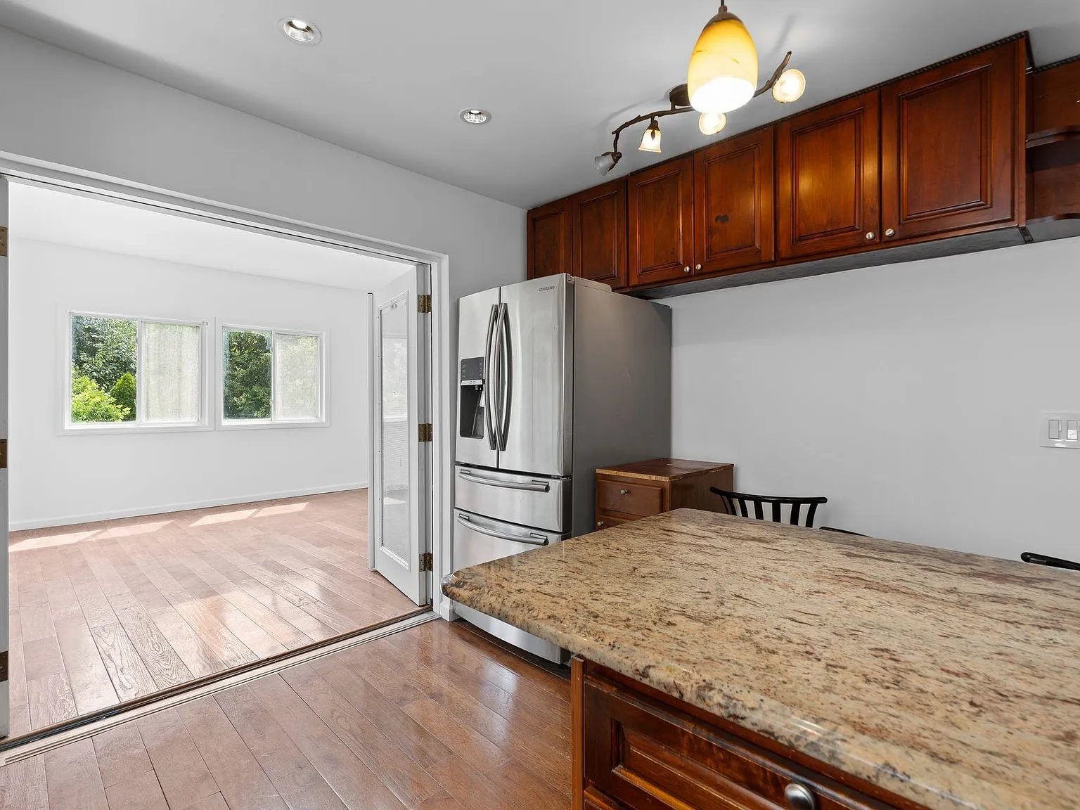 3 bed, 1.0 bath, $2,800 — Photo 2