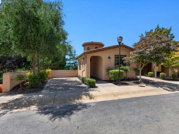 84 Siena Dr, Oakland, CA 94605