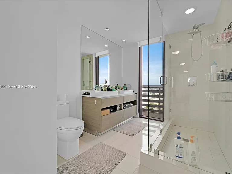 460 NE 28th St #3201 — Photo 16