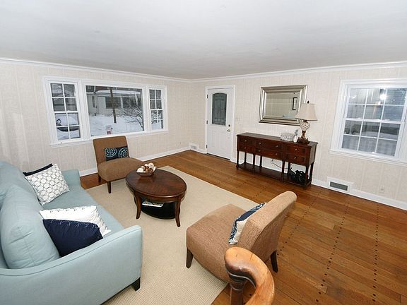 3rd image of 5 Oakdale Ave
