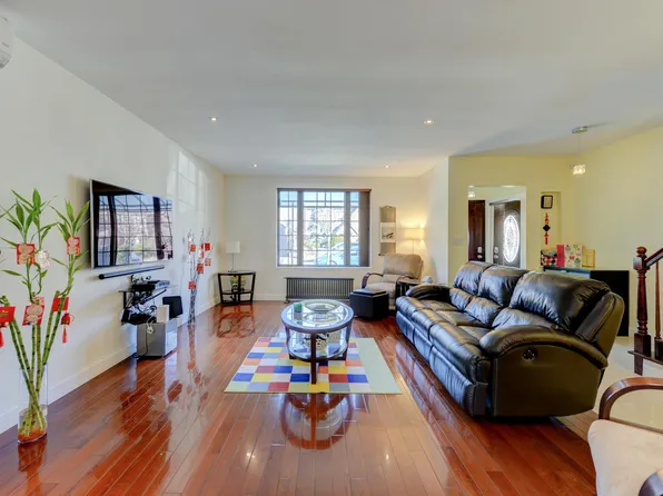 67-54 Groton Street image 3 of 26