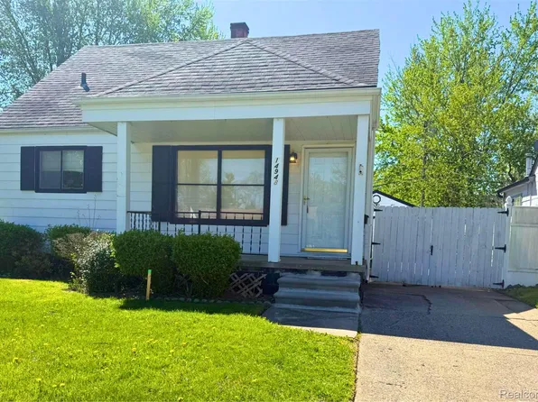 14948 Chesterfield Ave, Warren, MI 48089