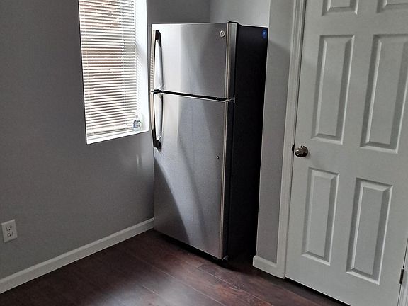 5th image of 5910 Horton Pl