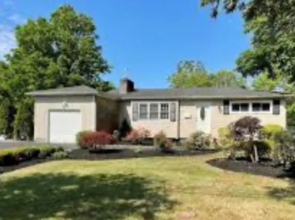 322 Livingston Avenue, Babylon, NY 11702