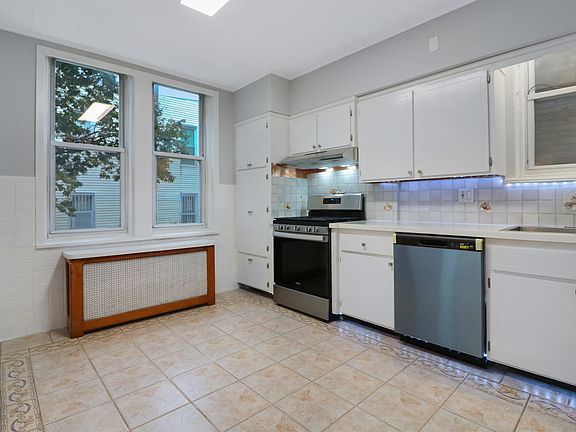 5th image of 304 24th St #1