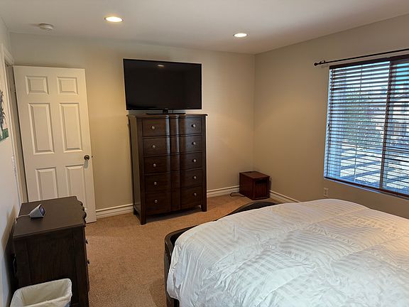 Bedroom alternate view